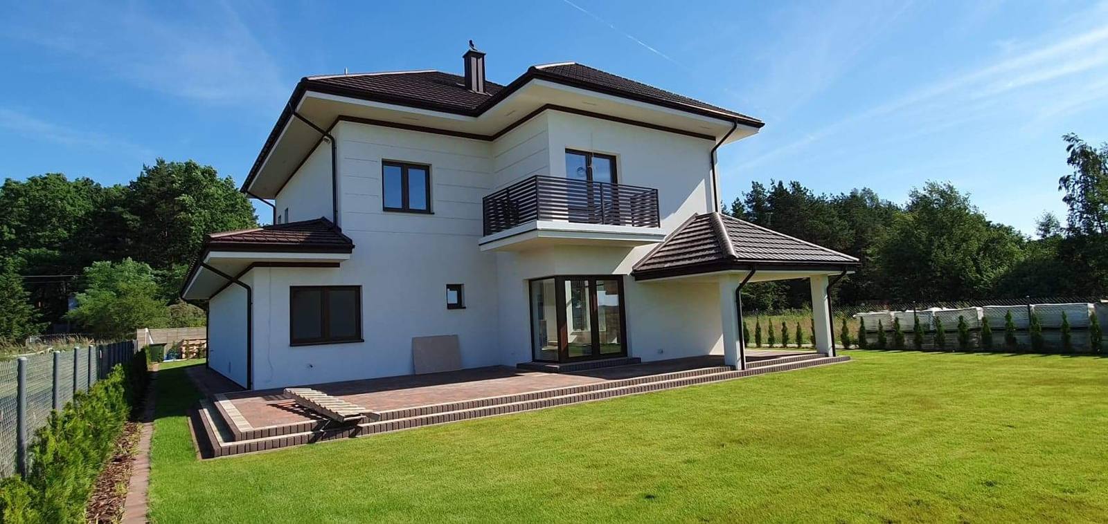 Dom jednorodzinny z balkonem — projekt mgr. inż. arch. Dariusza Zgiepa